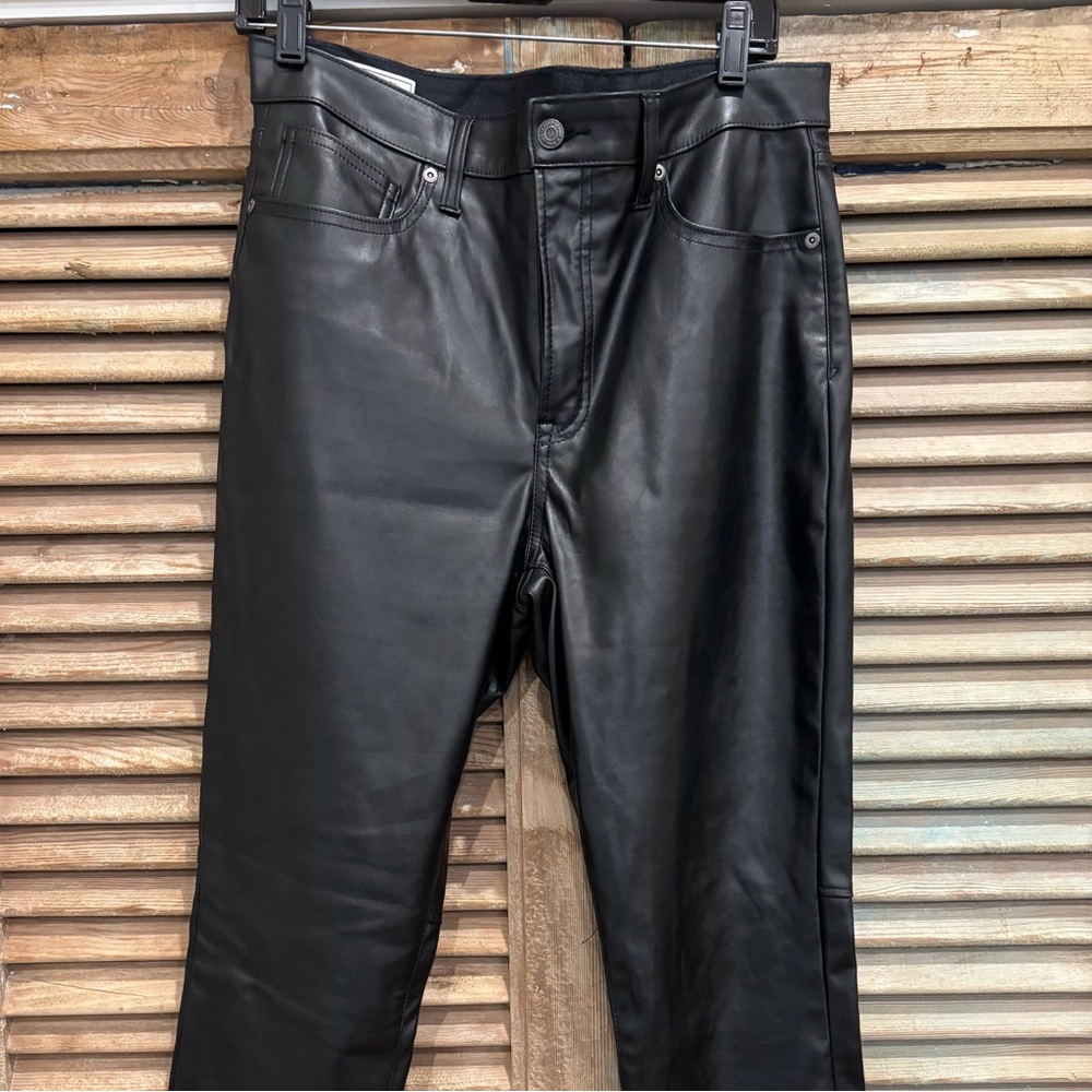 Excellent used condition, cute GAP pleather pants.